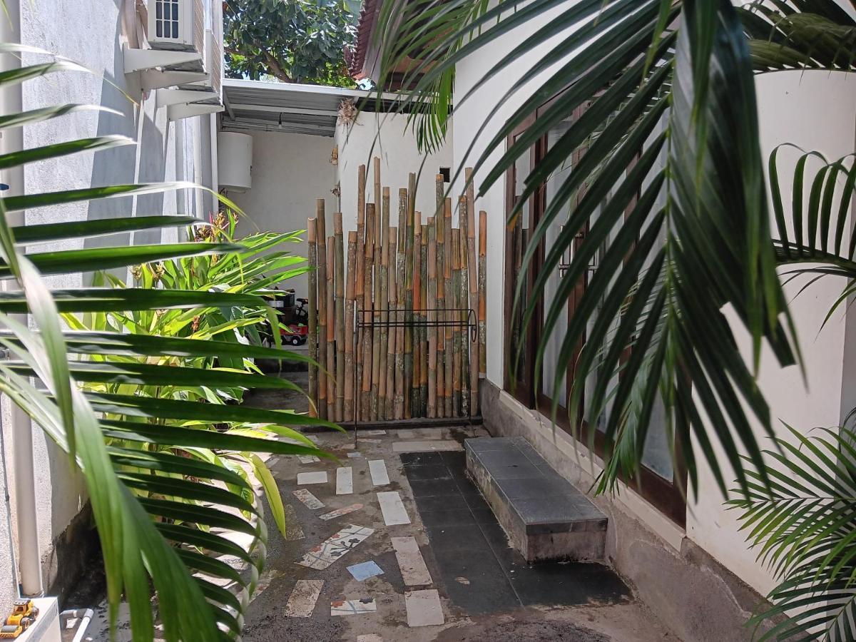 Adore Guesthouse Amed Buitenkant foto
