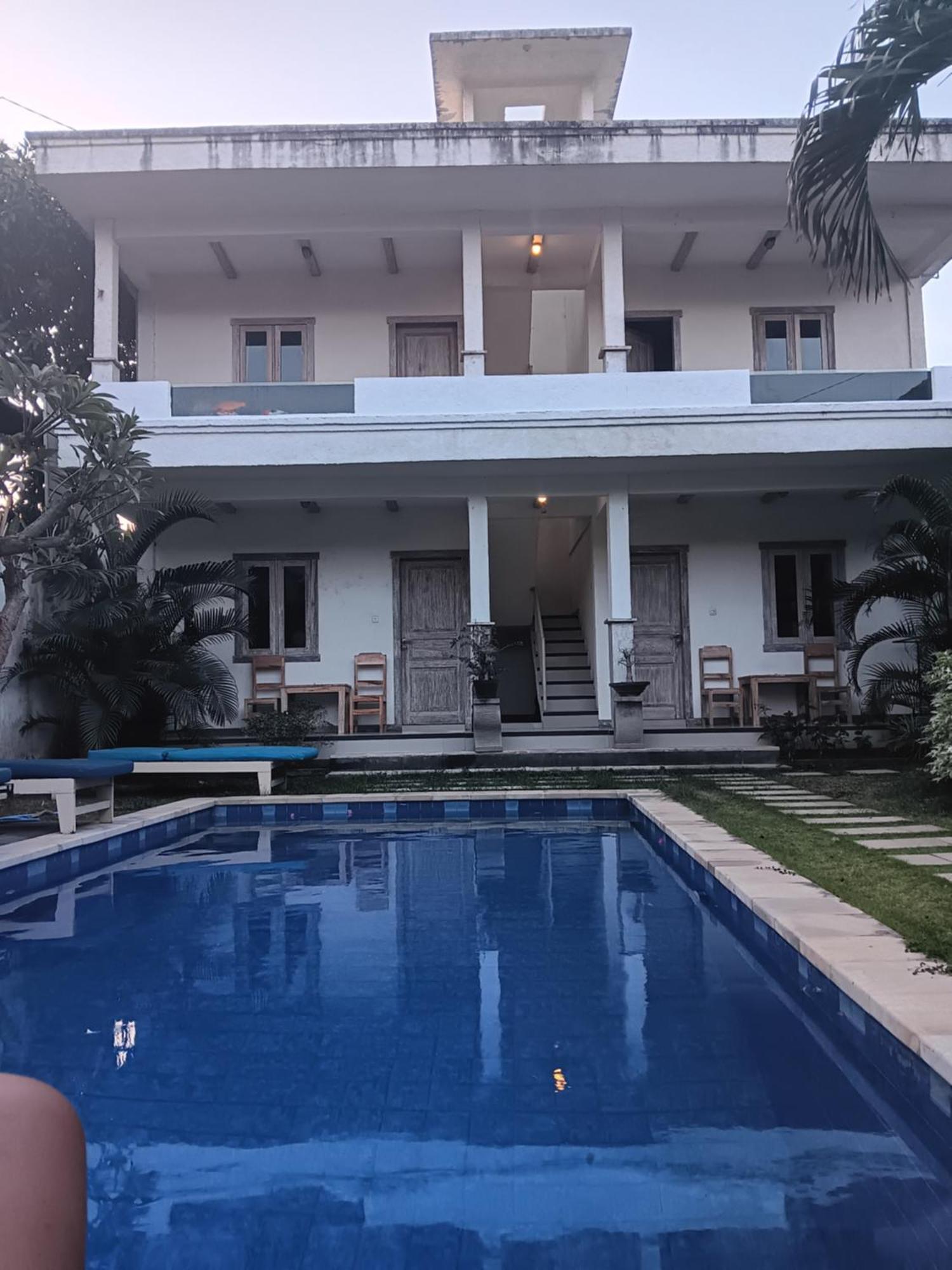 Adore Guesthouse Amed Buitenkant foto