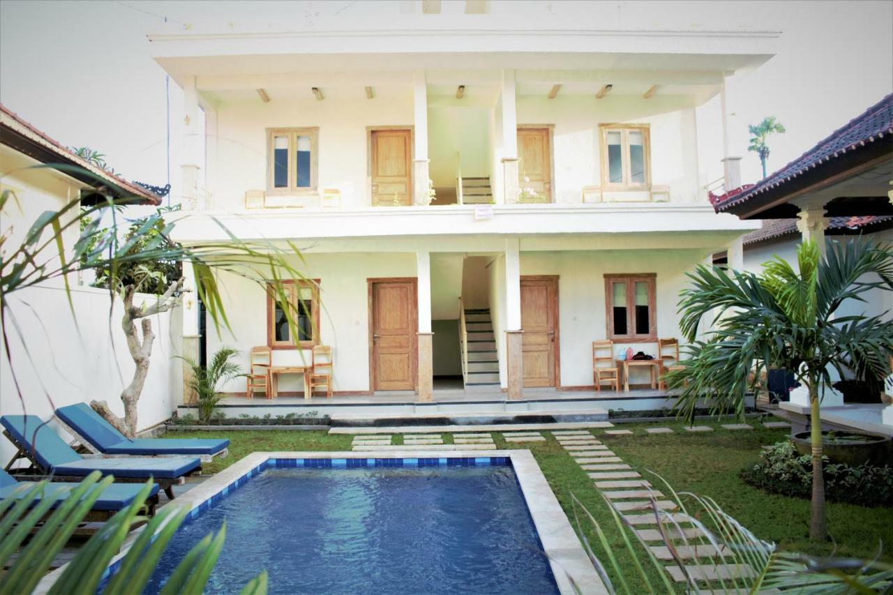 Adore Guesthouse Amed Buitenkant foto