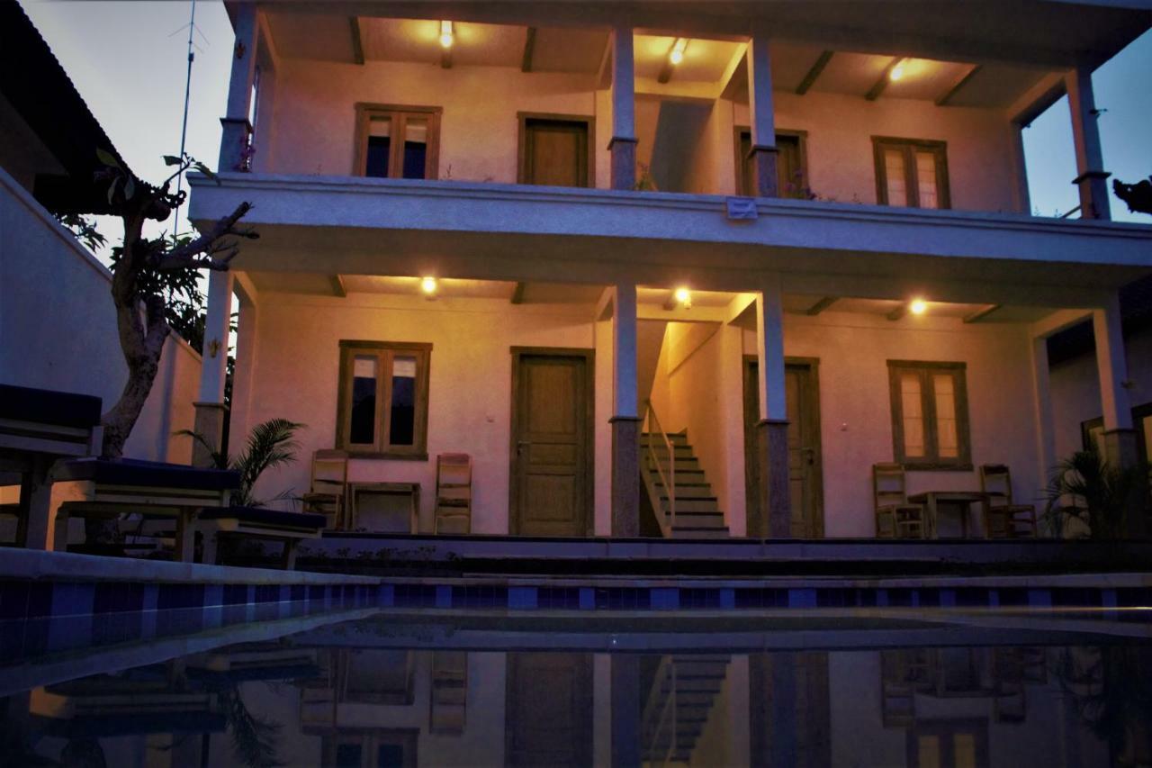 Adore Guesthouse Amed Buitenkant foto