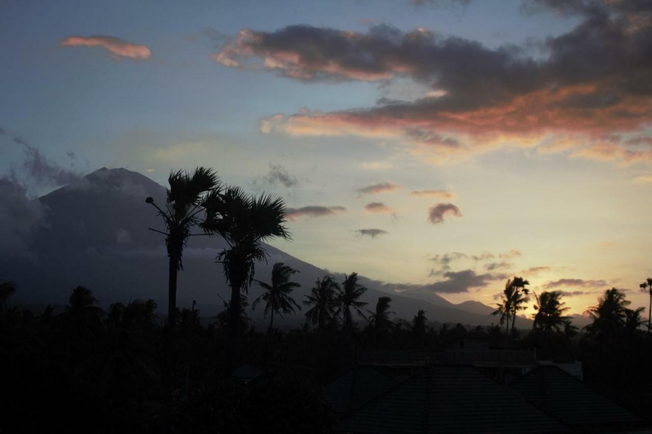 Adore Guesthouse Amed Buitenkant foto
